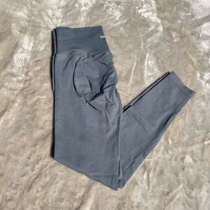 NWOT DFYNE Grey Scrunch Leggings